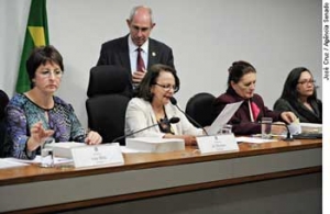 Previd&ecirc;ncia poder&aacute; pagar aux&iacute;lio transit&oacute;rio a mulheres agredidas