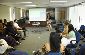 Paz em casa: Coordenadoria da Mulher re&uacute;ne profissionais de grupos reflexivos