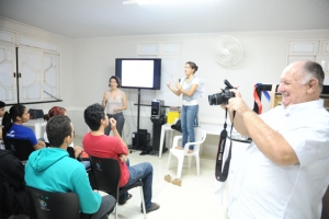 Prepara&ccedil;&atilde;o de exposi&ccedil;&atilde;o fotogr&aacute;fica sobre viol&ecirc;ncia dom&eacute;stica