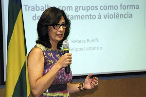 Trabalho com grupos como forma de enfrentamento &agrave; viol&ecirc;ncia