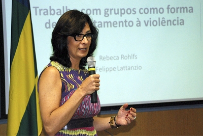 Trabalho com grupos como forma de enfrentamento &agrave; viol&ecirc;ncia
