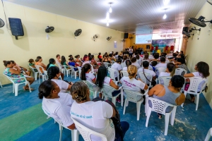 Viol&ecirc;ncia contra a mulher &eacute; tema de a&ccedil;&atilde;o comunit&aacute;ria com usu&aacute;rias do Cras Santa Maria