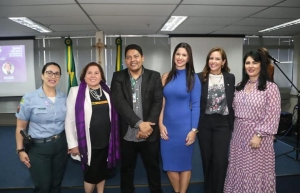 Agosto Lil&aacute;s: Ju&iacute;za Rosa Geane fala sobre combate &agrave; viol&ecirc;ncia dom&eacute;stica em palestra no TCE