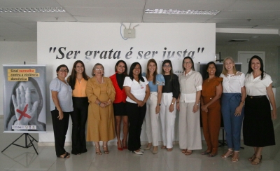 Paz em Casa: Coordenadoria da Mulher reúne prefeitas e prefeitos