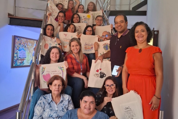 MEXA-SE: Mente em Movimento - edi&ccedil;&atilde;o re&uacute;ne servidores para aula de pintura