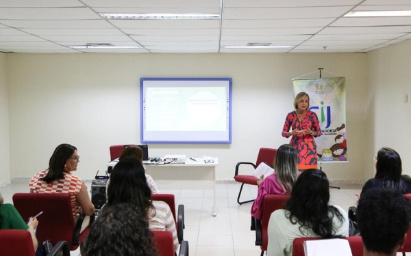 Membro do GMF/TJSE, a ju&iacute;za-corregedora Br&iacute;gida Declerc Fink