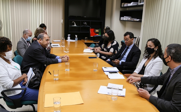 Membros do TJ/SE, SEJUC/SE e CNJ se reunem em favor do Escrit&oacute;rio Social