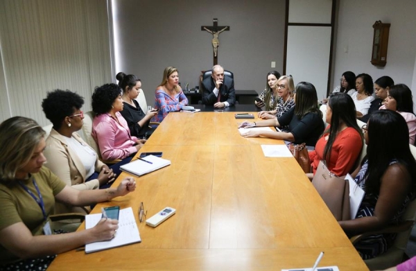 Desembargador Di&oacute;genes Barreto, supervisor do GMF/SE, e participantes das entidades representativas 